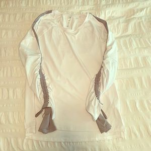 Fabletics Women’s XL Grey/White Athletic Top